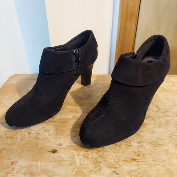 Coach And Four Women's US 7.5 Black Suede Leather Cuffed Ankle Boot Booties - Picture 1 of 9